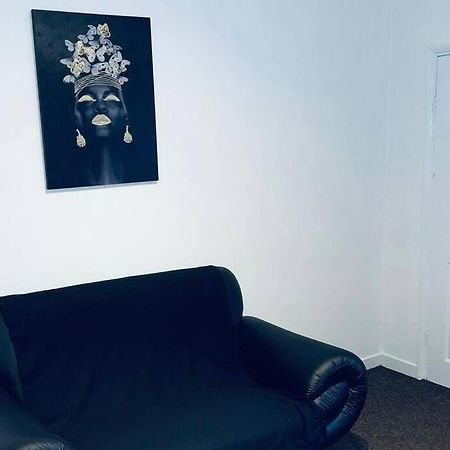 Вилла Comfortable Town House In Coventry City Centre Экстерьер фото
