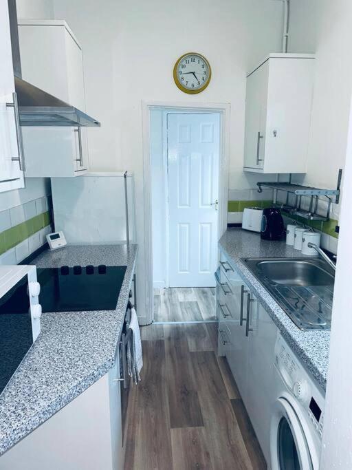 Вилла Comfortable Town House In Coventry City Centre Экстерьер фото