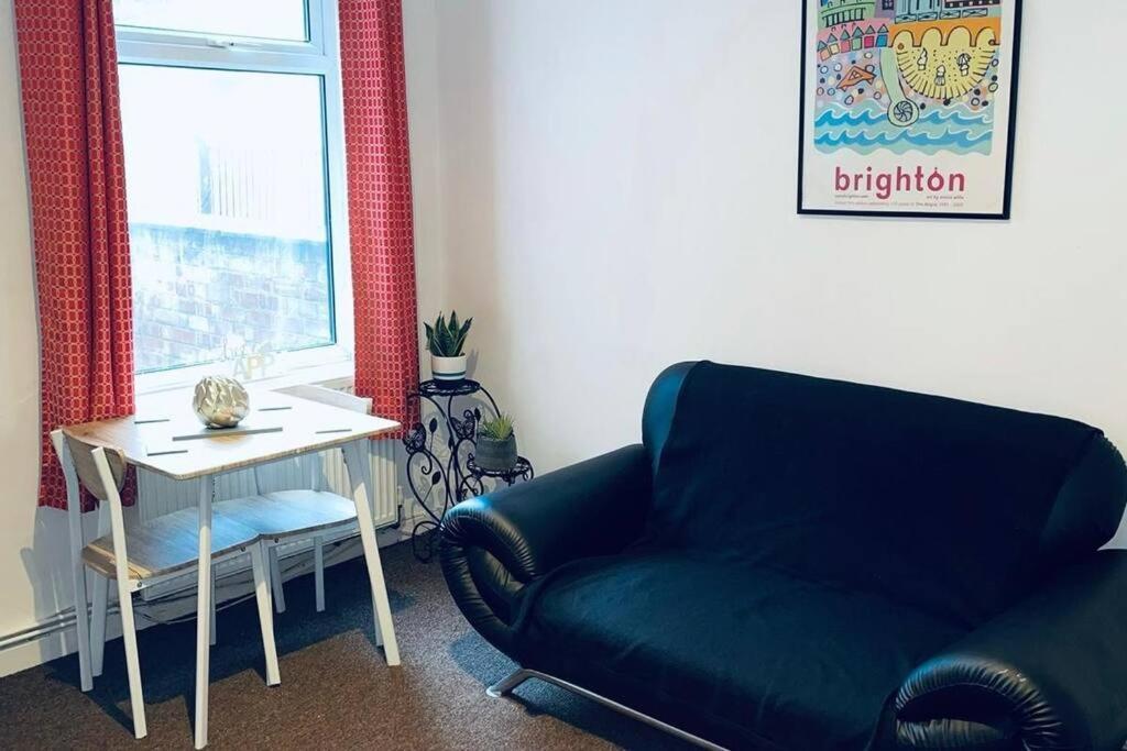 Вилла Comfortable Town House In Coventry City Centre Экстерьер фото