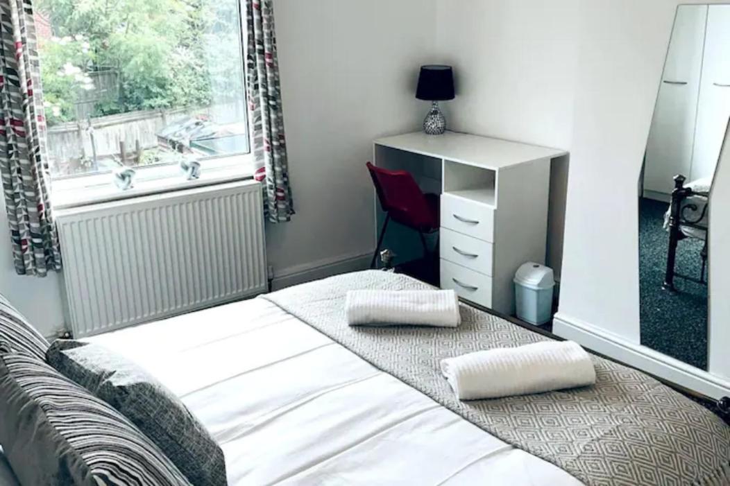 Вилла Comfortable Town House In Coventry City Centre Экстерьер фото